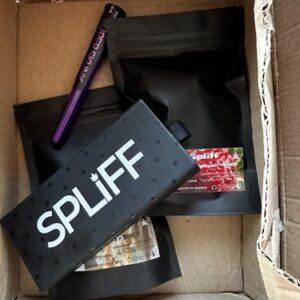 Opinión de cliente Caja de 3 porros pre-enrollados de CBD - White Widow con foto - Spliff