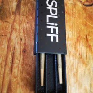 Opinión de cliente Caja de 3 porros pre-enrollados de CBD - Amnesia con foto - Spliff
