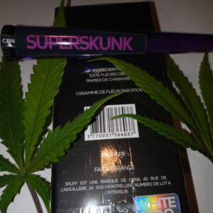 Opinión de cliente Caja de 3 porros pre-enrollados de CBD - White Widow con foto - Spliff