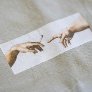 Tee-Shirt FEEL THE DIVINE – accesorio de Spliff, primer plano