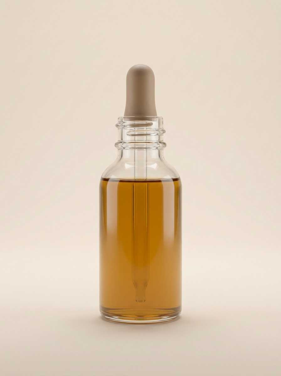 Frasco de vidrio lleno de aceite de CBD