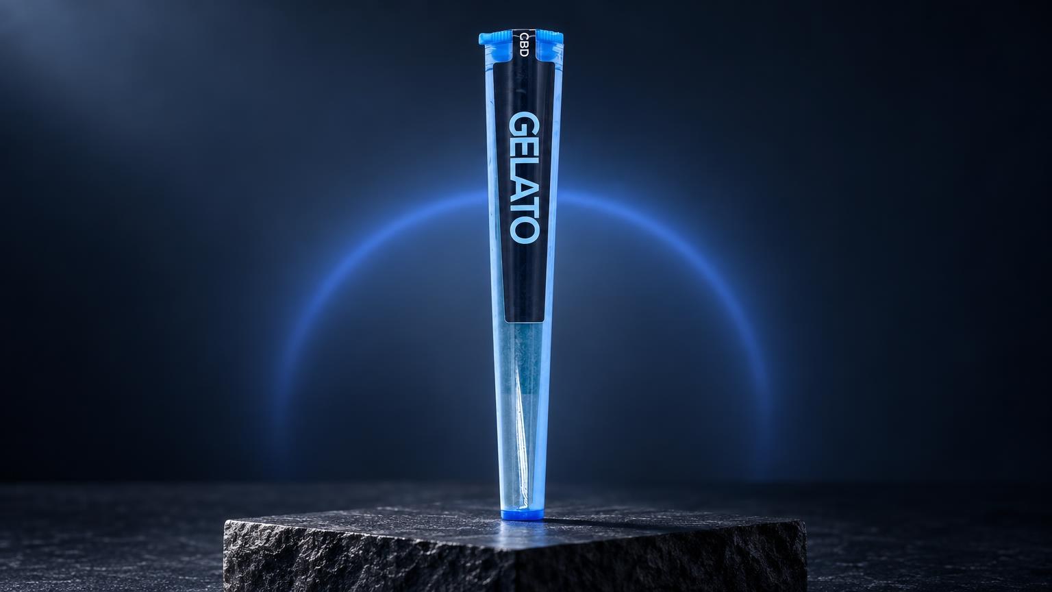 Cilindro azul translúcido con etiqueta negra sobre piedra oscura, fondo azul luminoso, CBD para fumar
