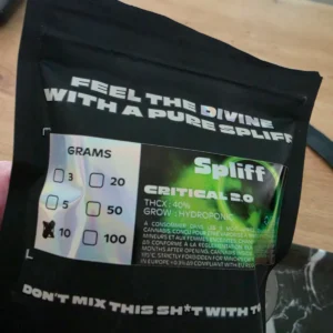 Opinión de cliente Critical con foto - Spliff