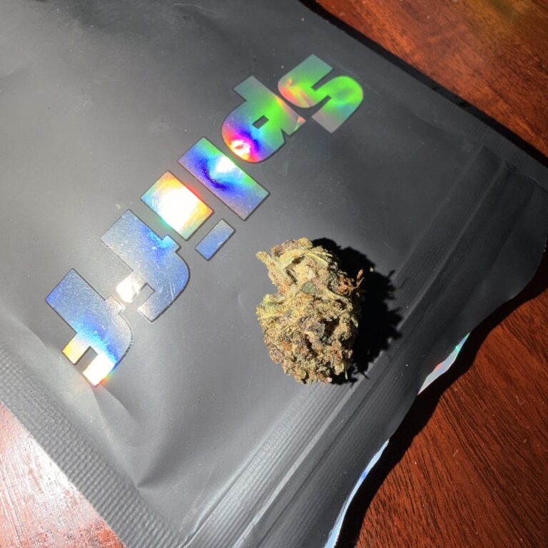 Click to view full screen Opinión de cliente Mind Fucker con foto - Spliff