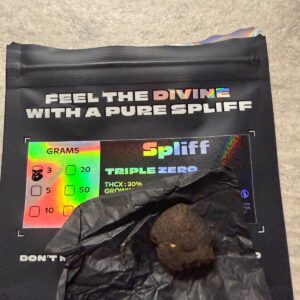Opinión de cliente Triple Zero - 30% THCX con foto - Spliff