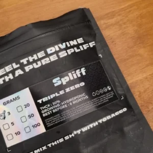 Opinión de cliente Triple Zero - 30% THCX con foto - Spliff